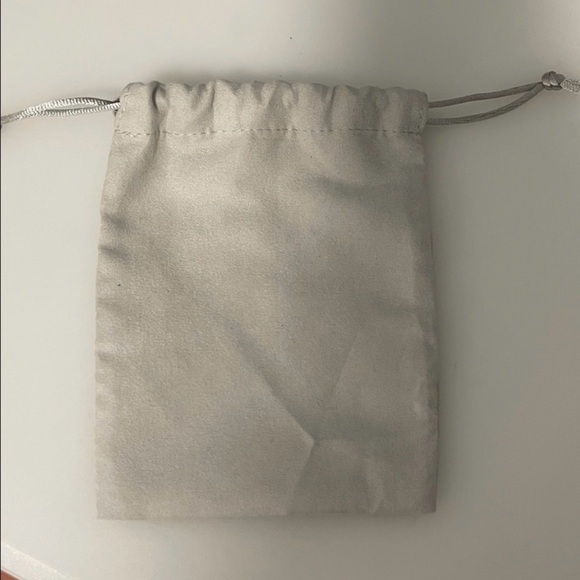 Kendra Scott Cream Pouch with Gold Logo - Picture 3 of 6